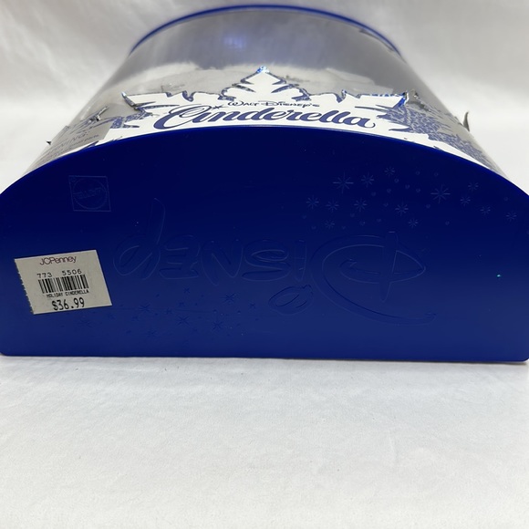 Cinderella Barbie - Picture 6 of 6